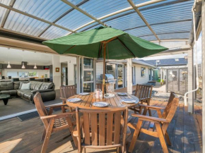 Relax on Roseberry - Whitianga Holiday Home